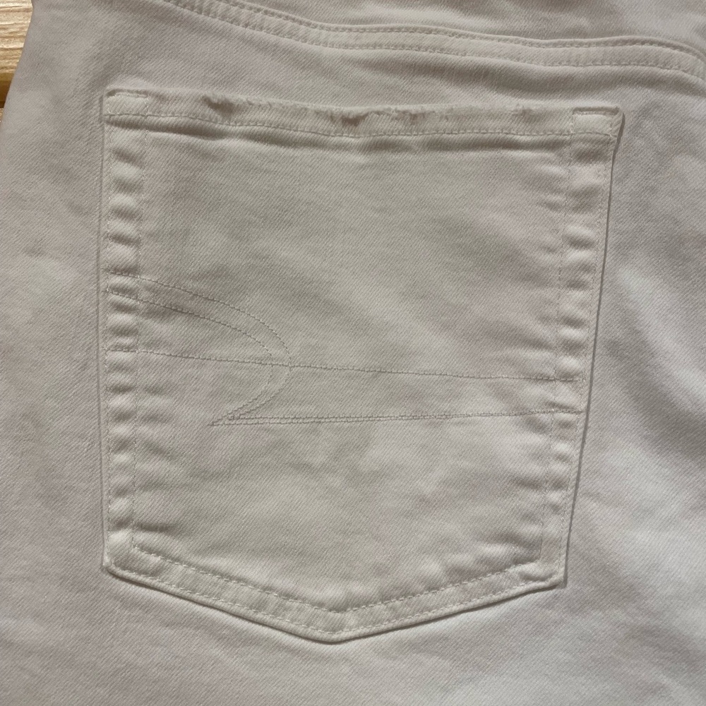 White Frayed Hem American Eagle High V-Rise Shortie Size 18 - Picture 3 of 6